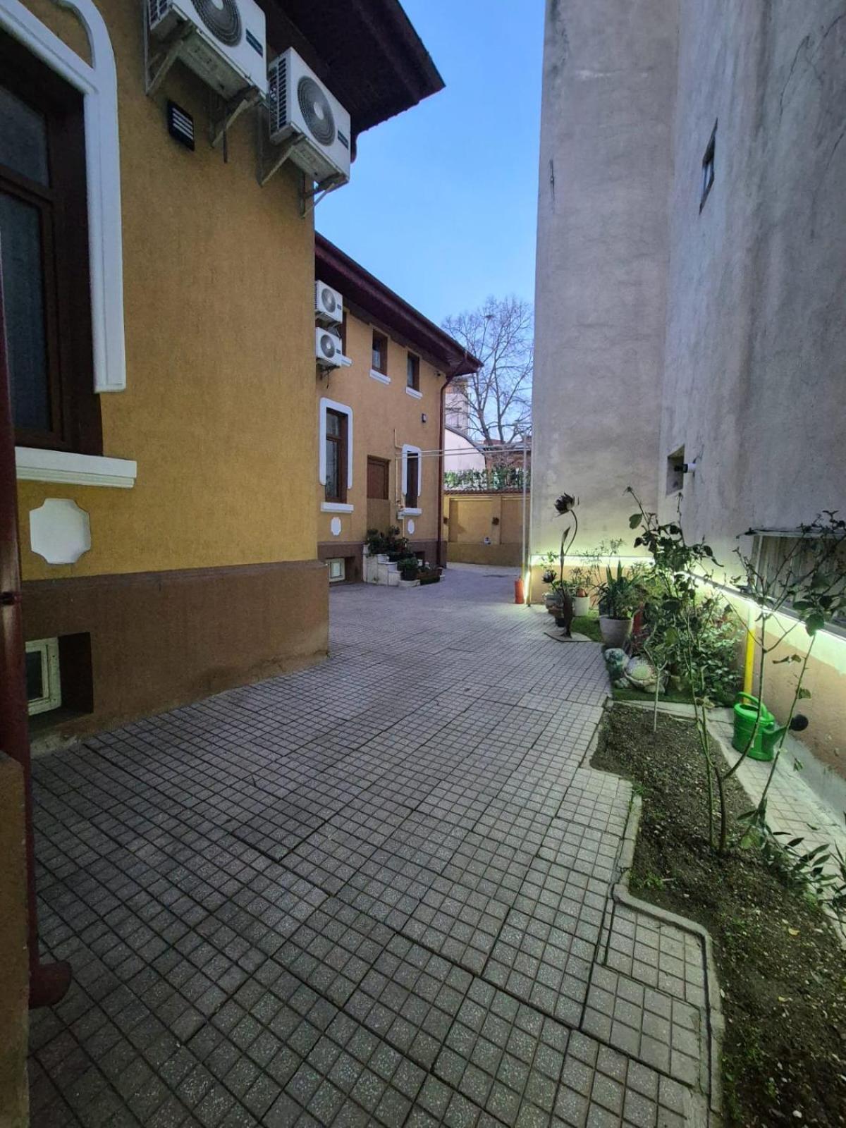 Boutique Old 5 Bucureşti
